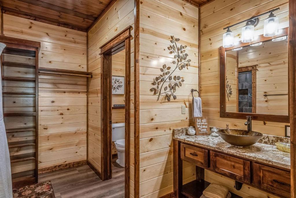 Large Luxury 2Br Cabin W Hot Tub Double Trouble Was Designed For Fun Comfort And Memories Minutes From Buzzling Hochatown And Beautiful Beaver Bend State Park ブロークン・ボウ エクステリア 写真