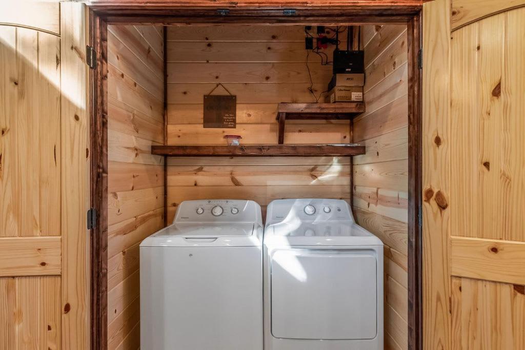 Large Luxury 2Br Cabin W Hot Tub Double Trouble Was Designed For Fun Comfort And Memories Minutes From Buzzling Hochatown And Beautiful Beaver Bend State Park ブロークン・ボウ エクステリア 写真