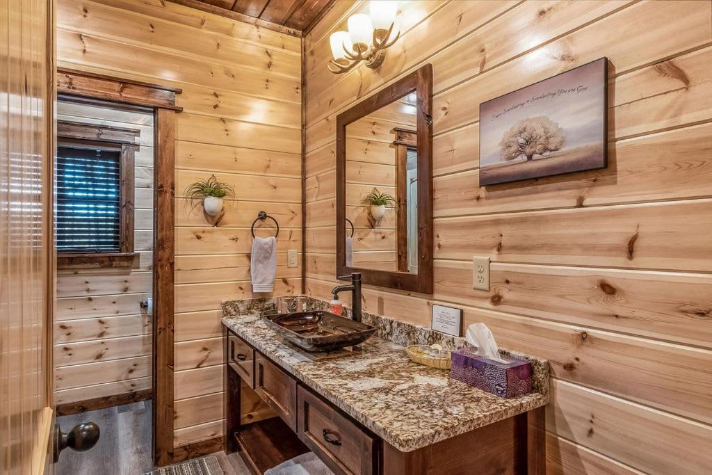 Large Luxury 2Br Cabin W Hot Tub Double Trouble Was Designed For Fun Comfort And Memories Minutes From Buzzling Hochatown And Beautiful Beaver Bend State Park ブロークン・ボウ エクステリア 写真