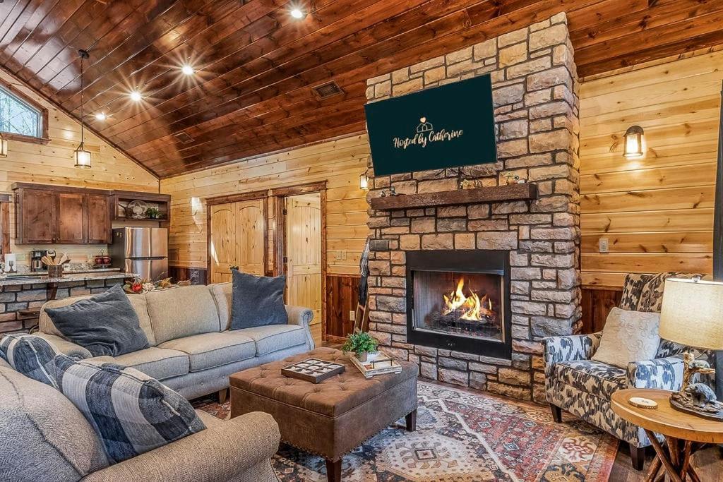 Large Luxury 2Br Cabin W Hot Tub Double Trouble Was Designed For Fun Comfort And Memories Minutes From Buzzling Hochatown And Beautiful Beaver Bend State Park ブロークン・ボウ エクステリア 写真